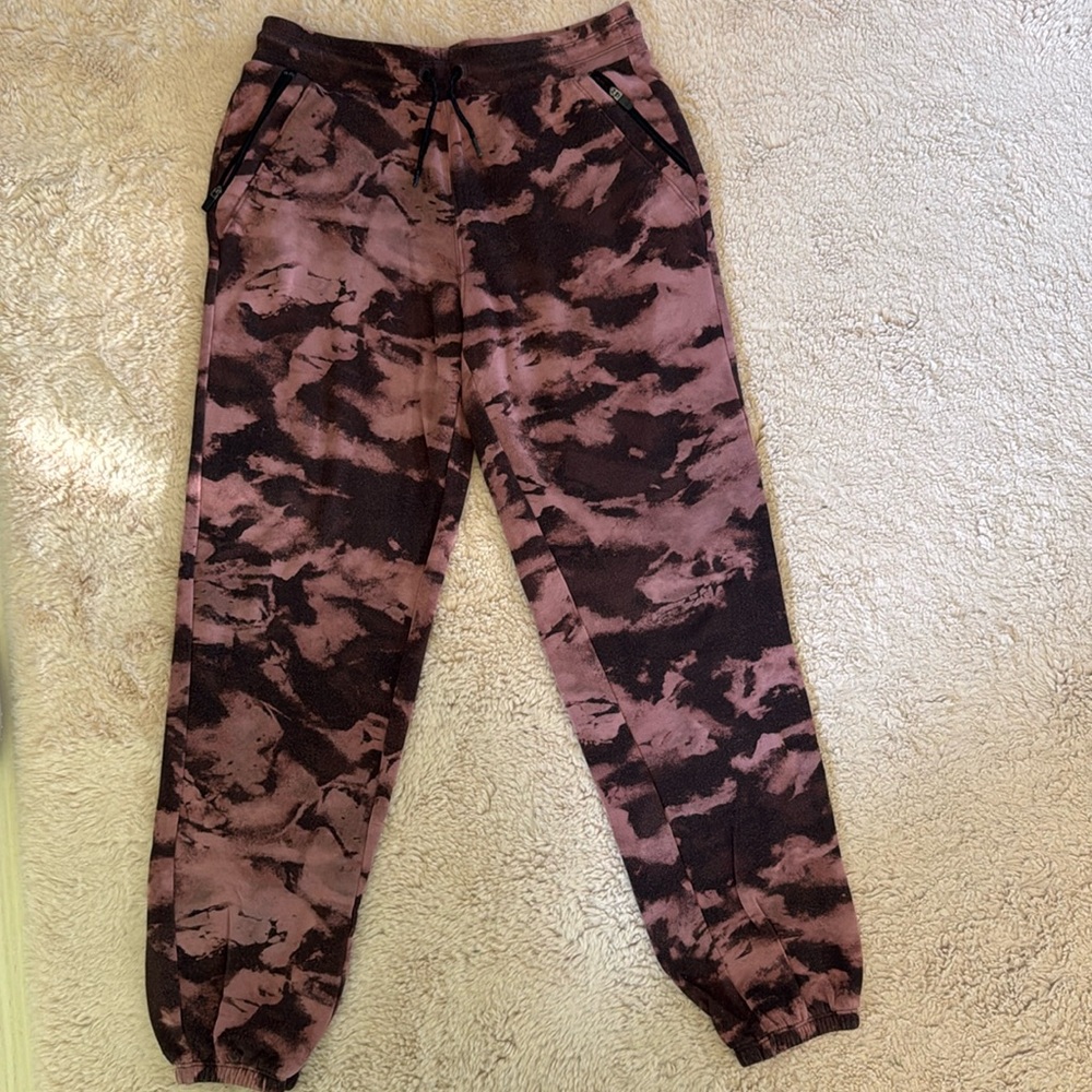 Athleta girls jogging pants size XL/14.  Used in good condition.